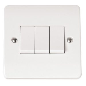 Click White Moulded 3Gang 2 Way Plateswitch 10Ax